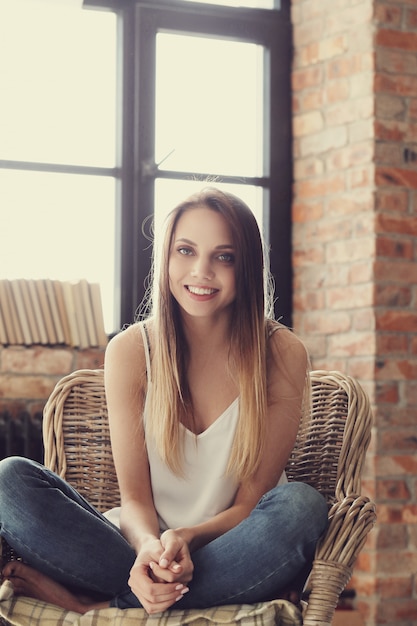 Free photo lovely young woman portrait