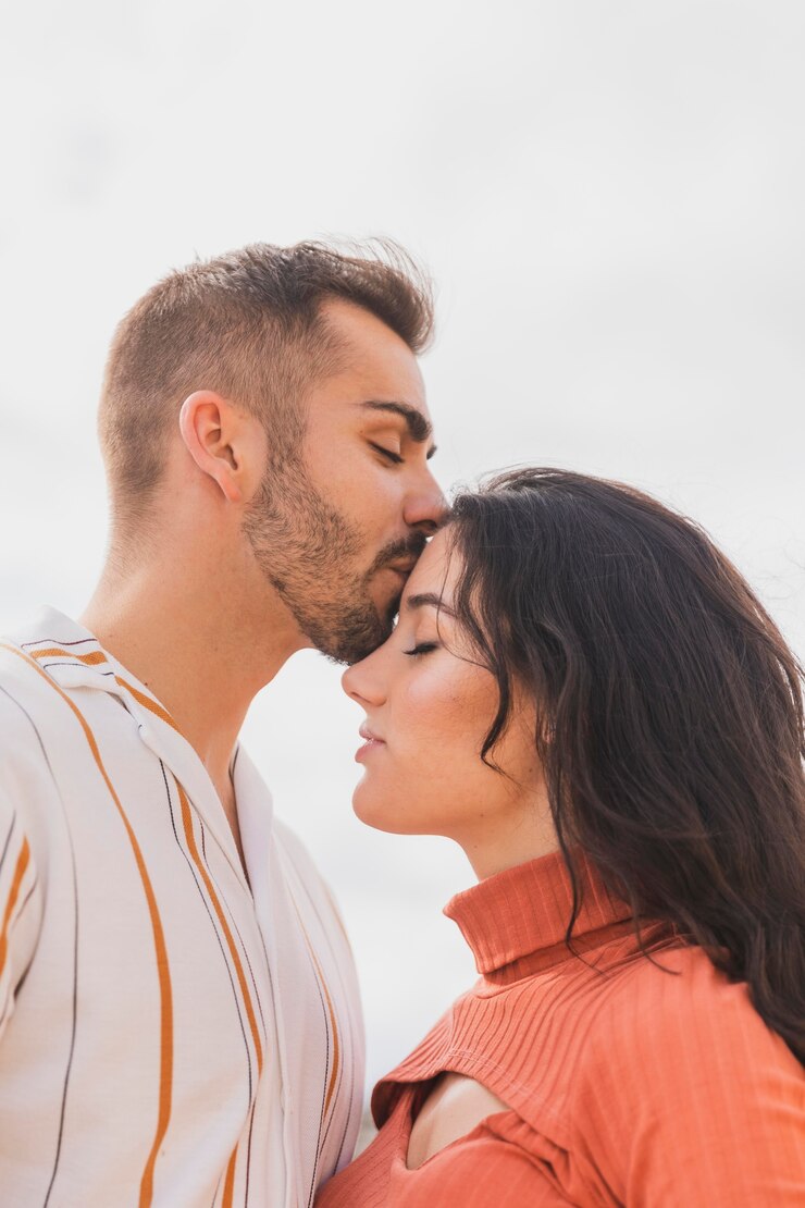 Free Photo low angle boyfriend kissing woman