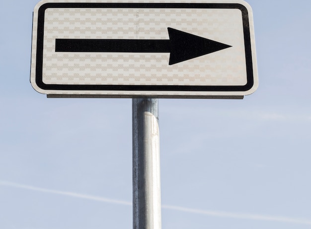 Low angle of indicator with arrow pointing right