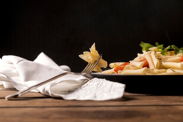 Low angle pasta with vegetables