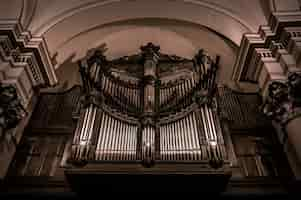 Free photo low angle shot of the arch shaped ceiling of primary cathedral of bogota in colombia