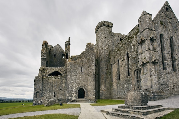 Free photo low angle shot of rock of cashel cashel ireland