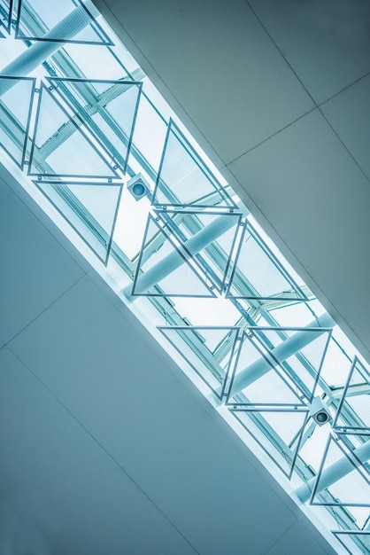 Free photo low angle view of modern ceiling