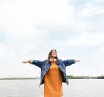 Free photo low angle woman at seaside