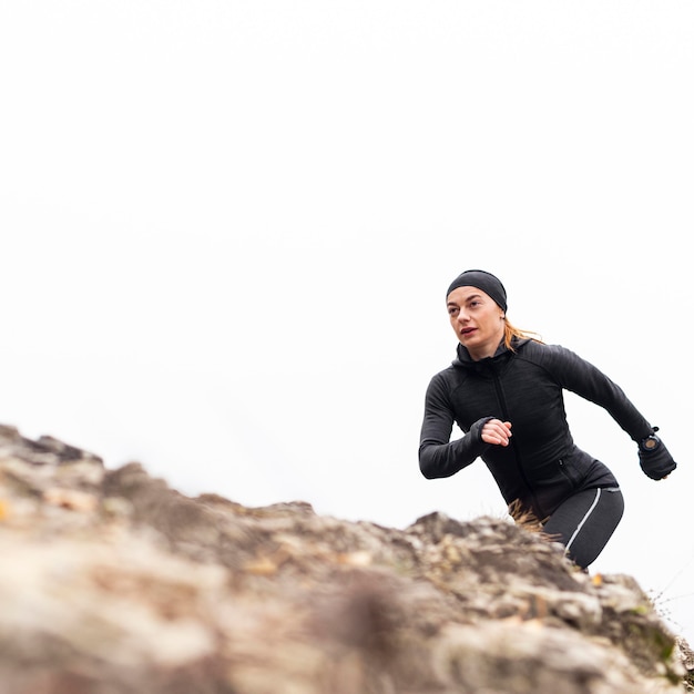 Free photo low view sporty female jogger in daylight