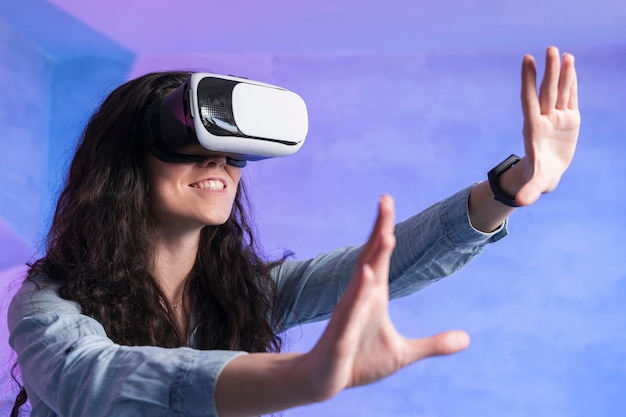 Free photo low view woman playing on vr set