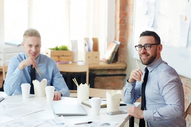 Free photo lunch of businessmen