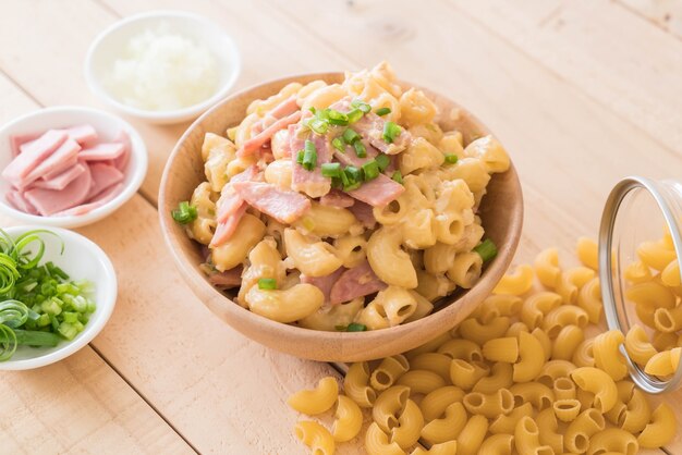 macaroni cheese and ham