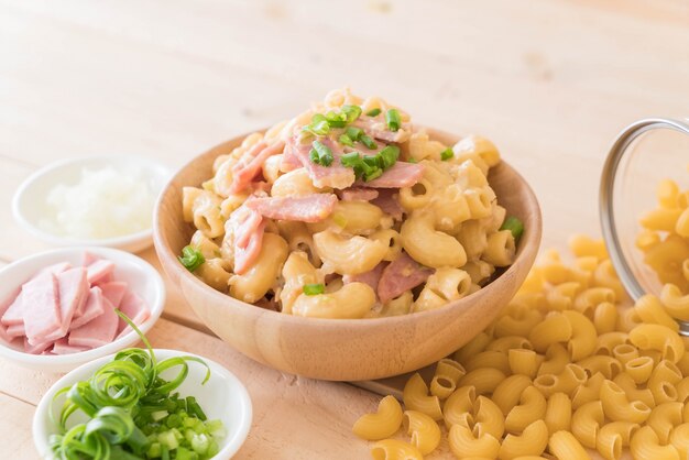 macaroni cheese and ham