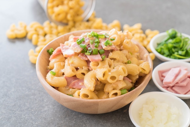 macaroni cheese and ham