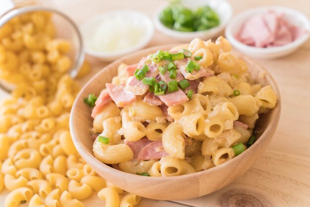 macaroni cheese and ham