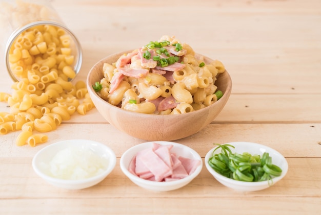 macaroni cheese and ham