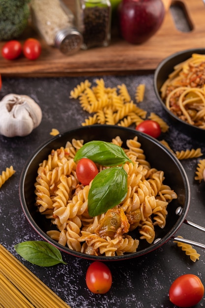 Macaroni sauteed with tomatoes and basil on the pan