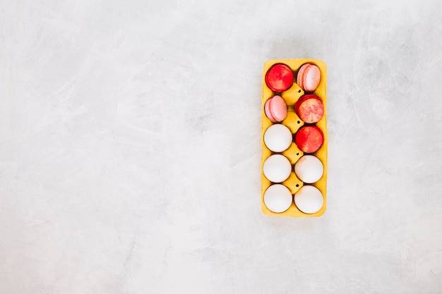 Free photo macaroons lying near eggs