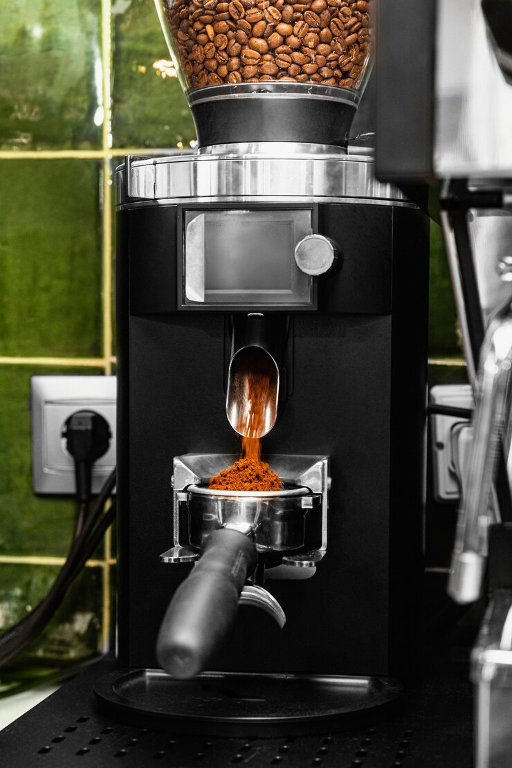 Free Photo machine grinding coffee beans