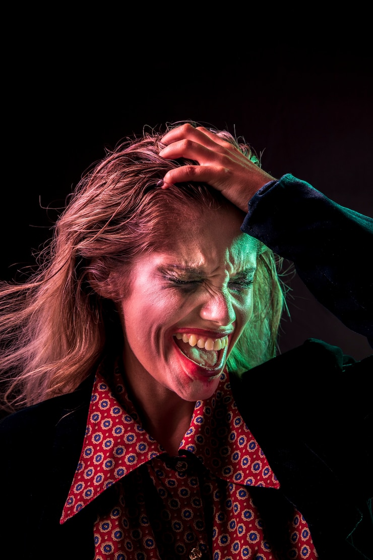 Free Photo mad woman holding her head with hands for photo shooting