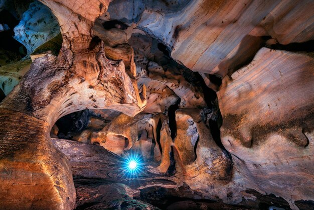サムーン地区のメイサップ洞窟チェンマイタイ見えないタイ