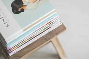 Free photo magazines on a wooden chair