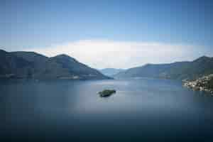 Free photo maggiore alpine lake  surrounded by brissago islands under the sunlight in ticino in switzerland