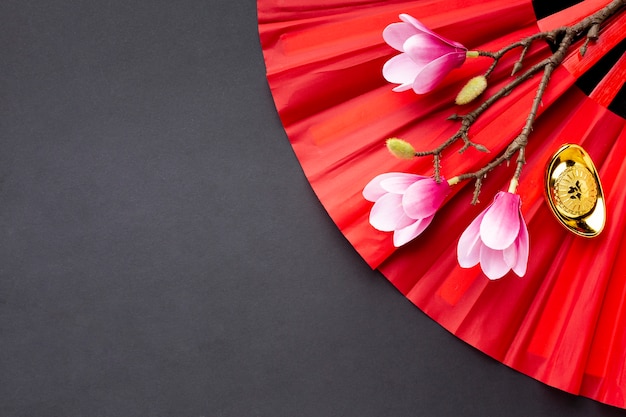 Foto gratuita magnolia e fan nuovo anno cinese