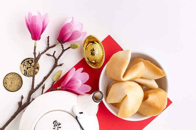 Магнолия и чайник китайский новый год