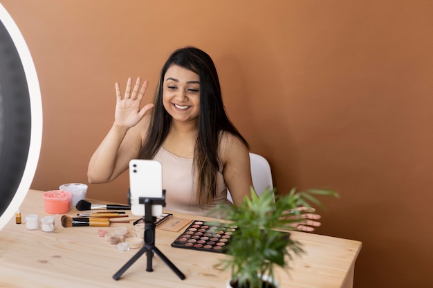 Free photo makeup artist vlogging her tutorials