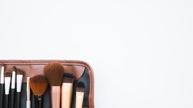 Инструменты для макияжа в футляре
