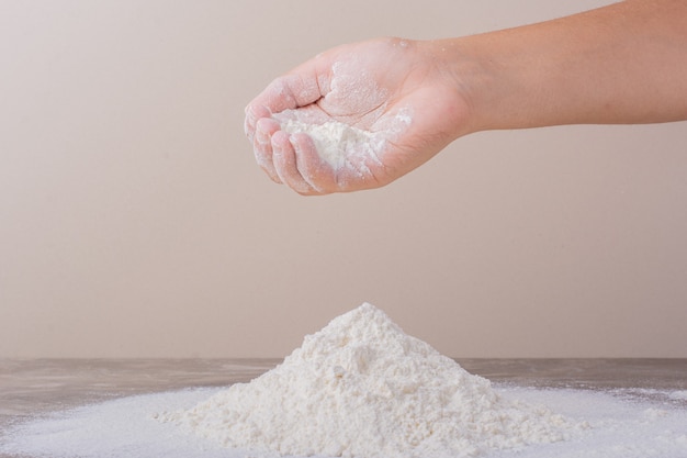 Free photo making all purpose flour for dough.