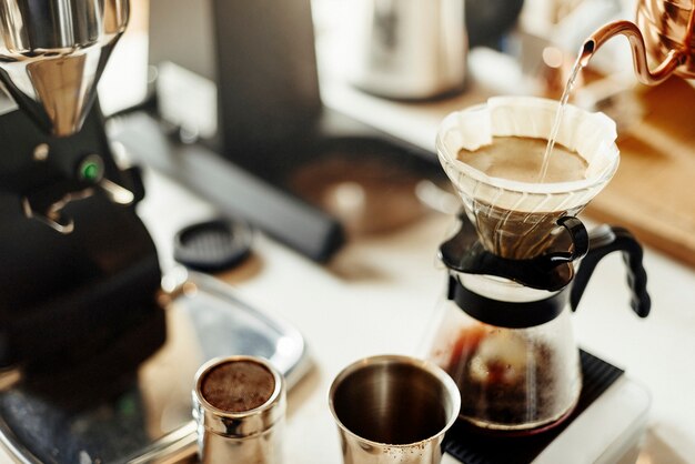 Изготовление капельного кофе в кафе