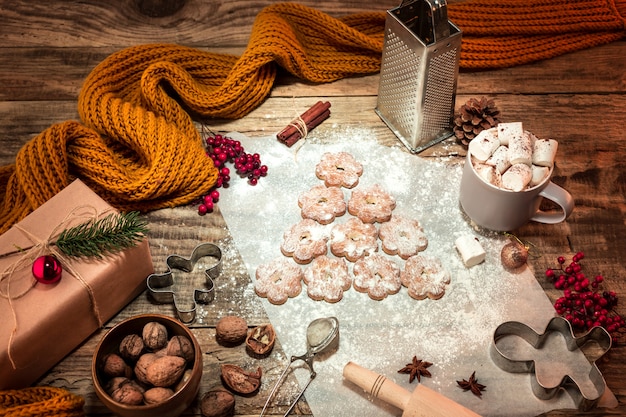 Foto gratuita preparare i biscotti al pan di zenzero