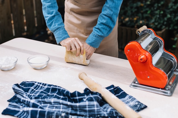 Free photo making pasta