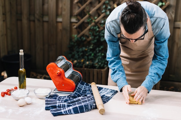 Free photo making pasta