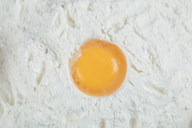 계란 노른자와 밀가루로 재료로 파이 만들기