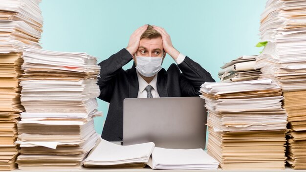 کاغذ بازی و نامه های اداری