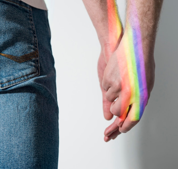 Free photo male couple holding hands