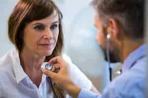 Free photo male doctor examining a patient