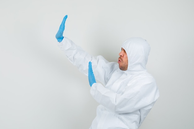 Free photo male doctor in protective suit