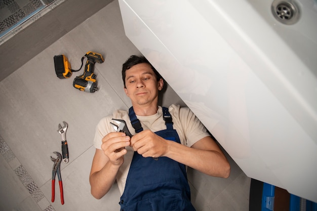 Free photo male plumber working to fix problems at client's house