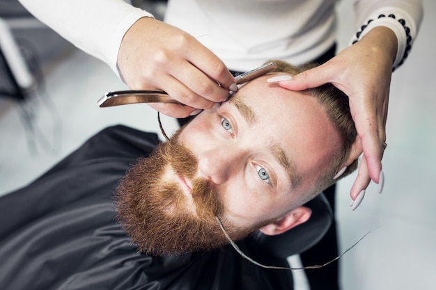 Free photo man in barbershop