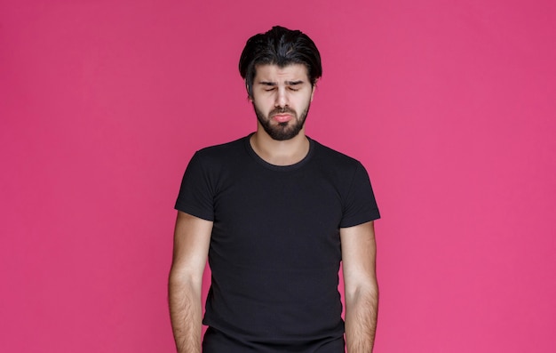 Free photo man in black shirt feeling negative and disappointed about something