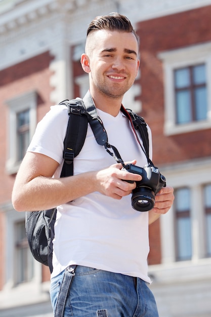 Foto gratuita l'uomo in città