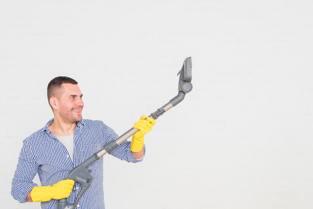 Free photo man cleaning his home