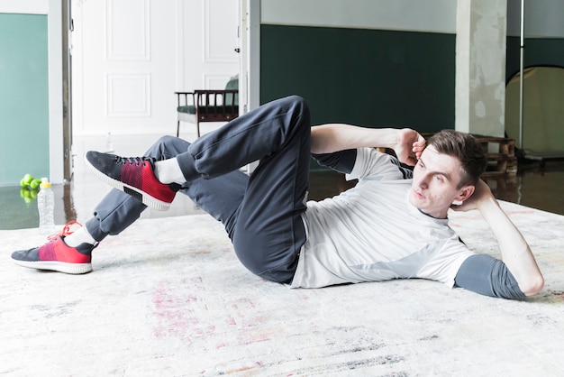 Man doing crunches on exercise mat 