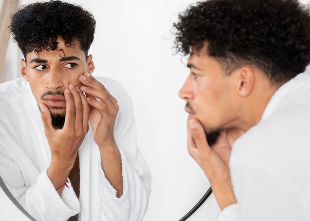 Free photo man doing his face care routine