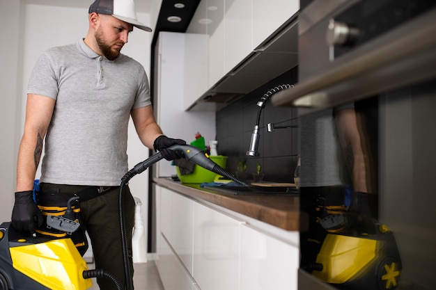 Free photo man doing professional home cleaning service