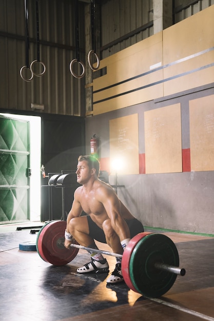 Free photo man doing weightlifting