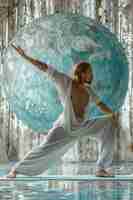 Foto gratuita uomo in un ambiente immaginario che pratica yoga e meditazione consapevole