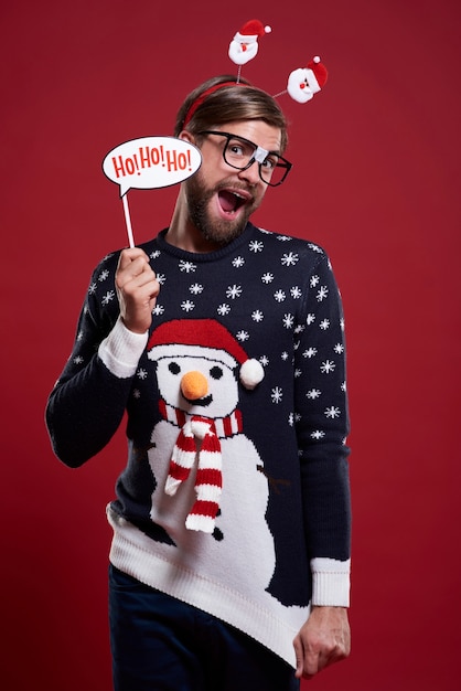 Free photo man in funny sweater and christmas mask