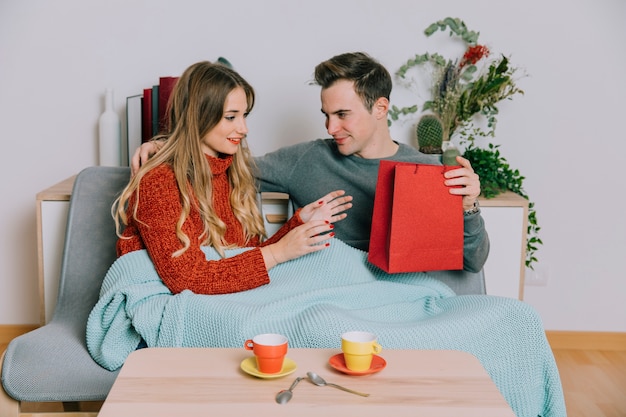 Free photo man giving present to woman