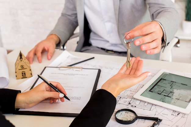 Man giving some keys to a woman